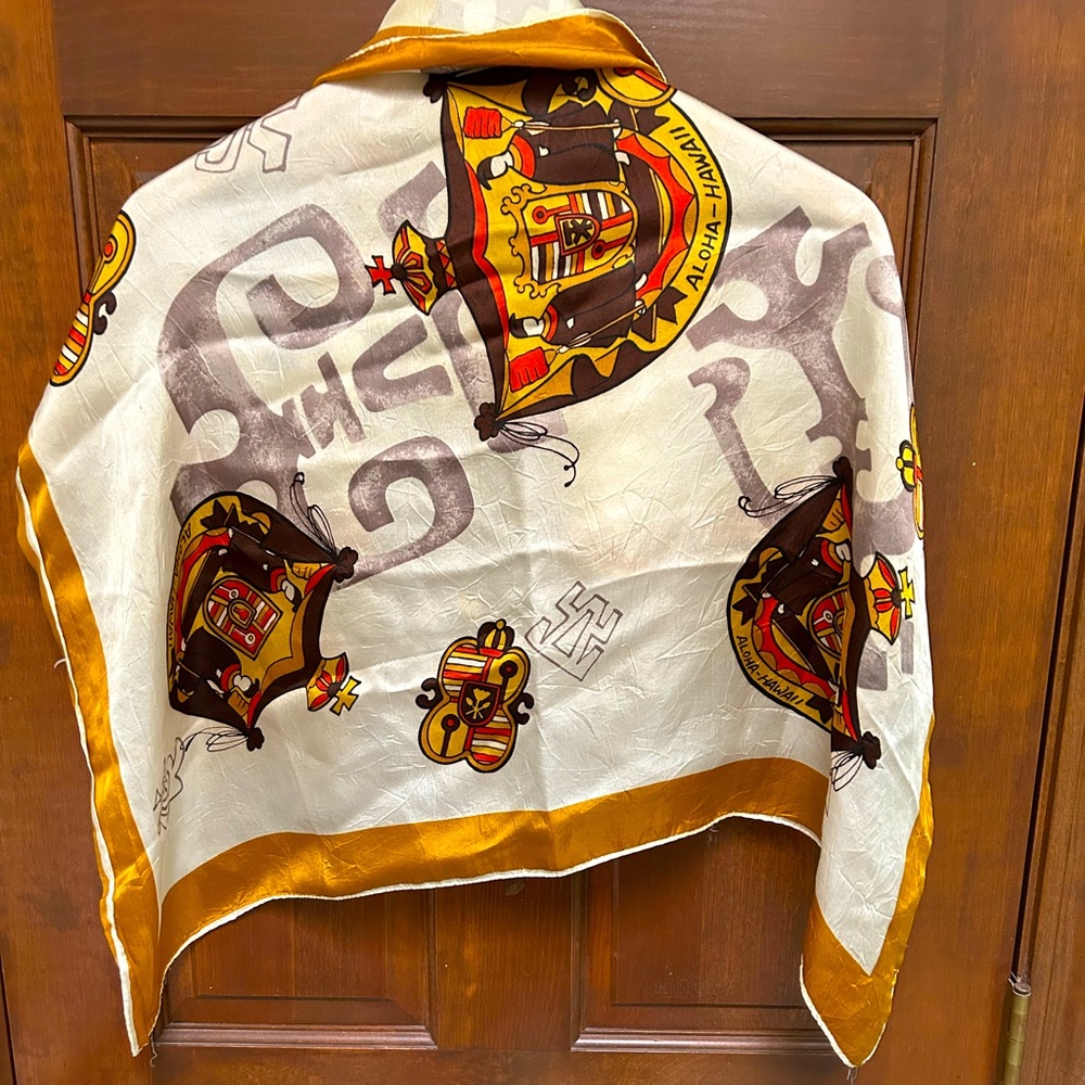 VTG Beautiful Aloha Hawaii silky scarf, unbranded. Unique piece!!